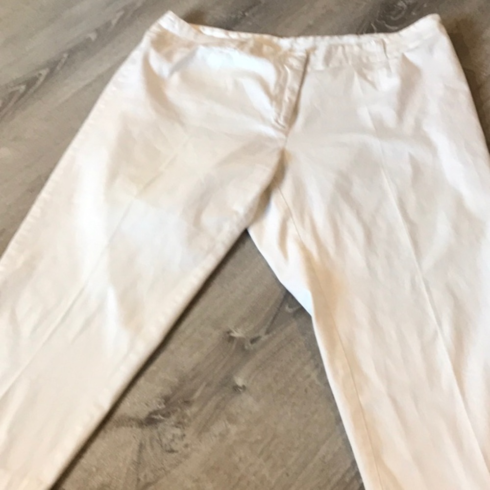 🌻 Merona~White Capris~~🌻